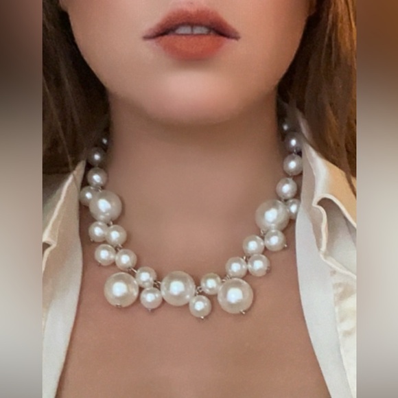 Jewelry - Chunky Faux Pearl Necklace